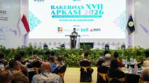 Ketua Umum APKASI sekaligus Bupati Lahat, Bursah Zarnubi saat memberikan sambutan pada Rakernas VI APKASI di Batam pada Minggu, (18/1/2026). [TanyaFakta.co/Ist]