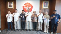 Pimpinan Universitas Jambi bersama Pimpinan BNN Provinsi Jambi. [TanyaFakta.co/Ist]