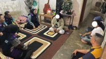 Polda Jambi saat mendampingi keluarga korban pemerkosaan [TanyaFakta.co/Ist]