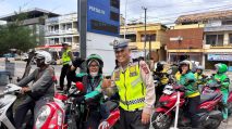 Polresta Jambi ketika Gelar Polantas Hadir dan Bagi BBM Gratis ke para pengemudi Ojek Online. [TanyaFakta.co/Ist]