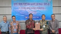 Bupati dan Wakil Bupati Muaro Jambi bersama diduga Direktur dan Komisaris BUMD yang baru terpilih saat RUPS - LB pada Jumat, (23/1/2025) lalu [Dok.BBS]